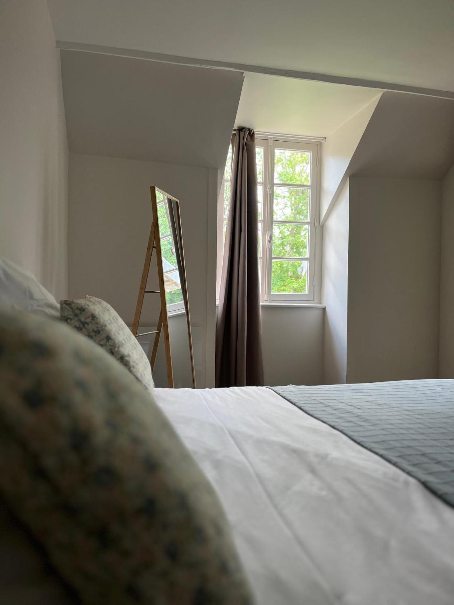 Abbaye De Blanchelande Bed and Breakfast Neufmesnil Rum bild