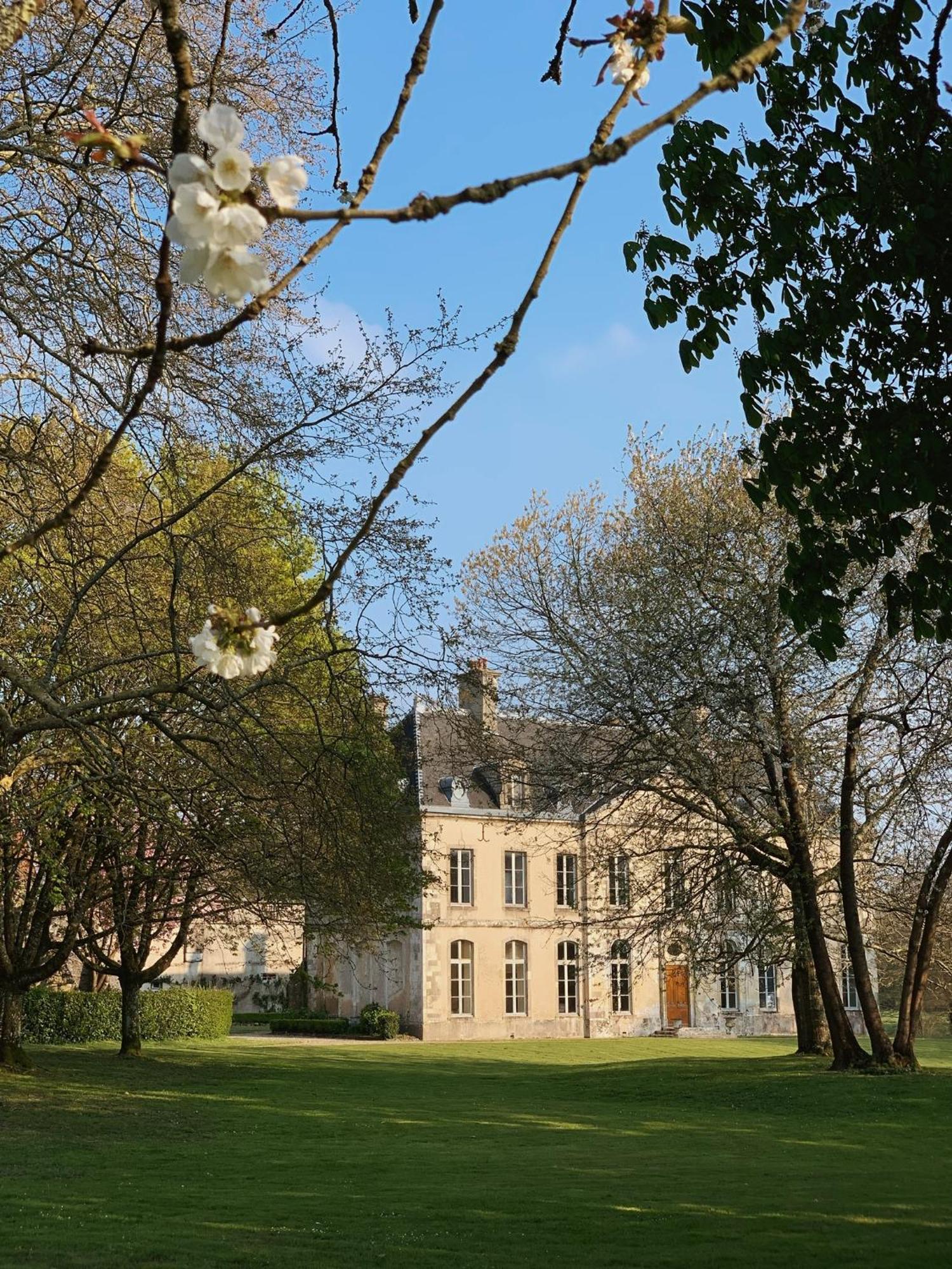 Abbaye De Blanchelande Bed and Breakfast Neufmesnil Exteriör bild